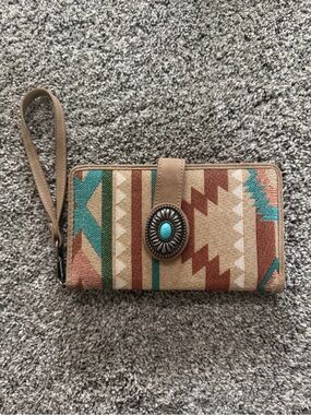 Southwestern-patterned Justin Women's Jacquard Aztec Bi-fold Wallet